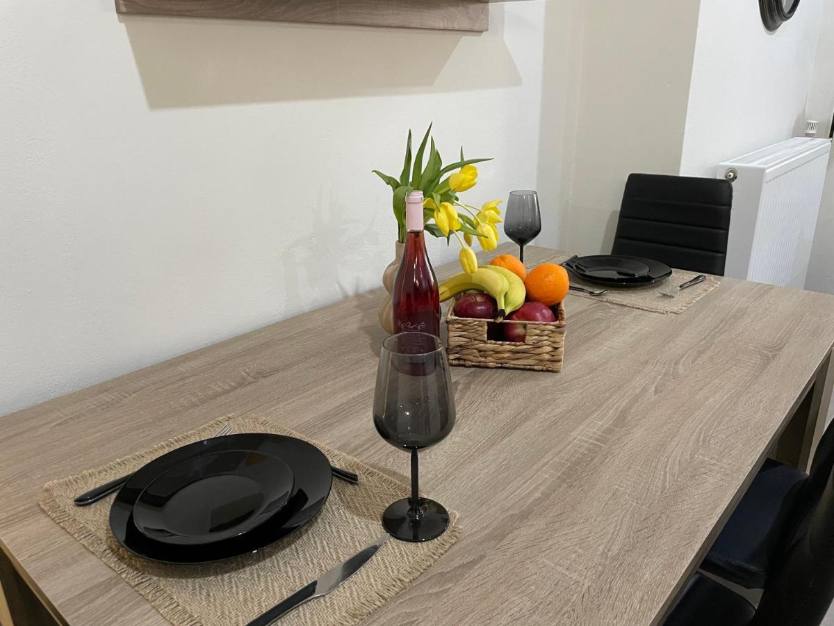 Triptolemus Stay Inn Елефсина Екстериор снимка